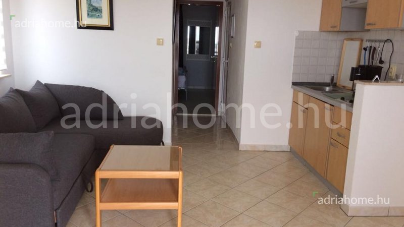 Rogoznica – Six-apartment house in the second row