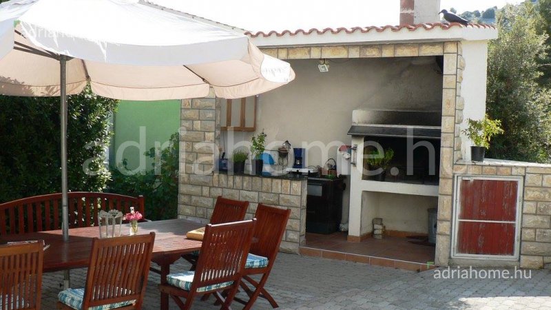 Rogoznica – Six-apartment house in the second row