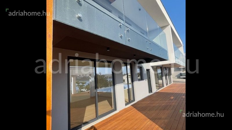 Stara Novalja - Villa 280 m2, medencével, kilátással a tengerre