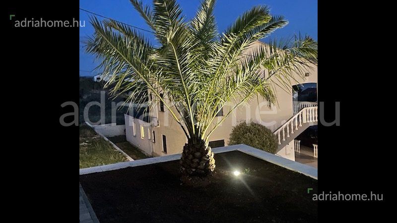 Stara Novalja - Villa 280 m2, medencével, kilátással a tengerre