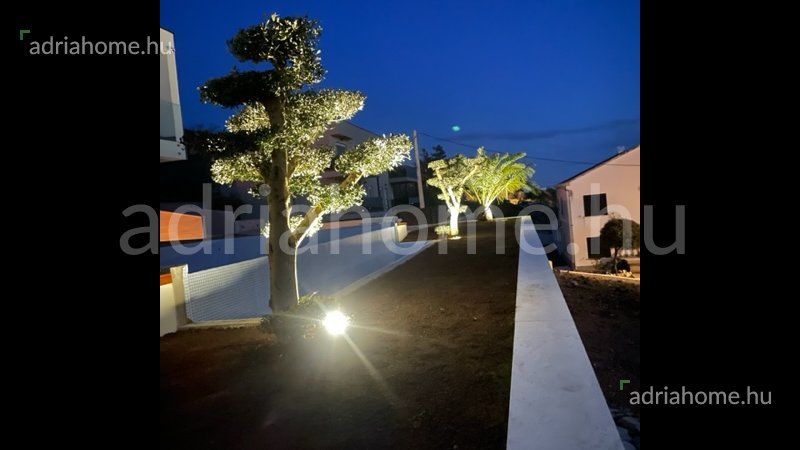 Stara Novalja - Villa 280 m2, medencével, kilátással a tengerre