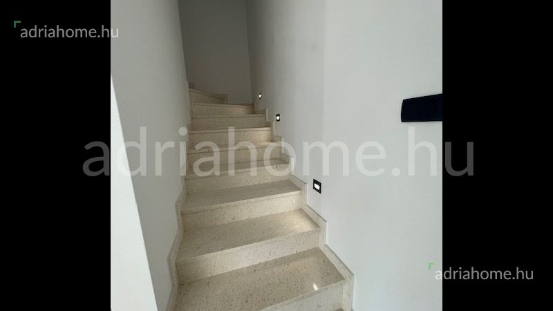 Stara Novalja - Villa 280 m2, medencével, kilátással a tengerre