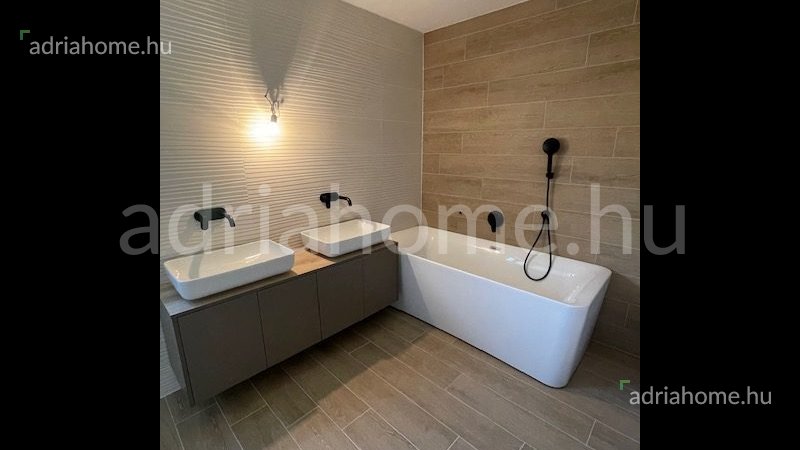 Stara Novalja - Villa 280 m2, medencével, kilátással a tengerre
