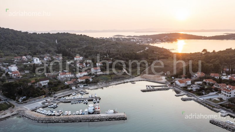 Otok Pašman - Rustikalna kamena vila sa bazenom: 