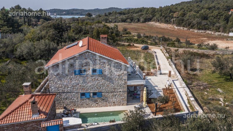 Otok Pašman - Rustikalna kamena vila sa bazenom: 