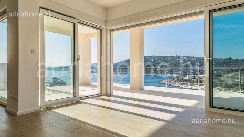 Rogoznica area - New modern villas, first row to the sea