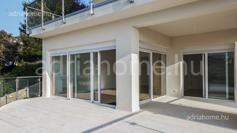 Rogoznica area - New modern villas, first row to the sea