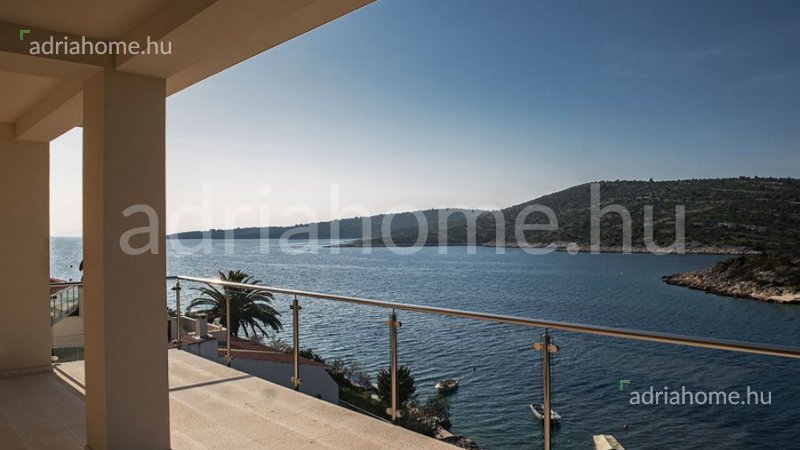 Rogoznica area - New modern villas, first row to the sea
