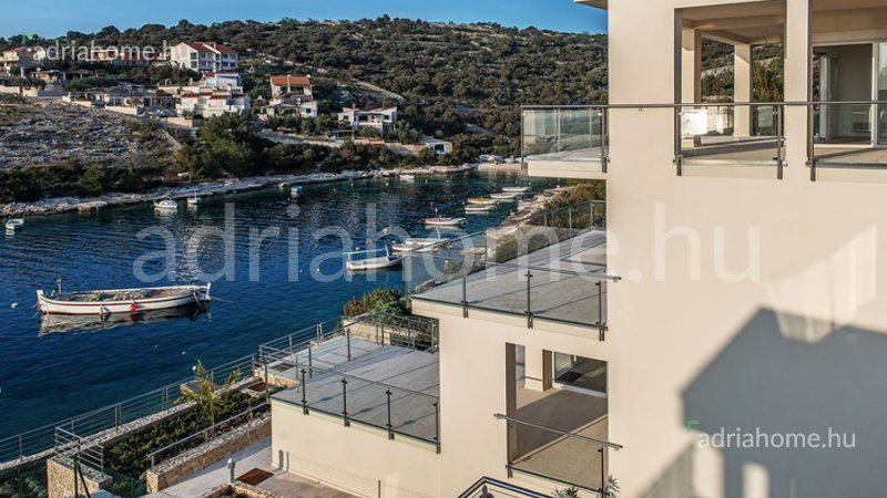 Rogoznica area - New modern villas, first row to the sea