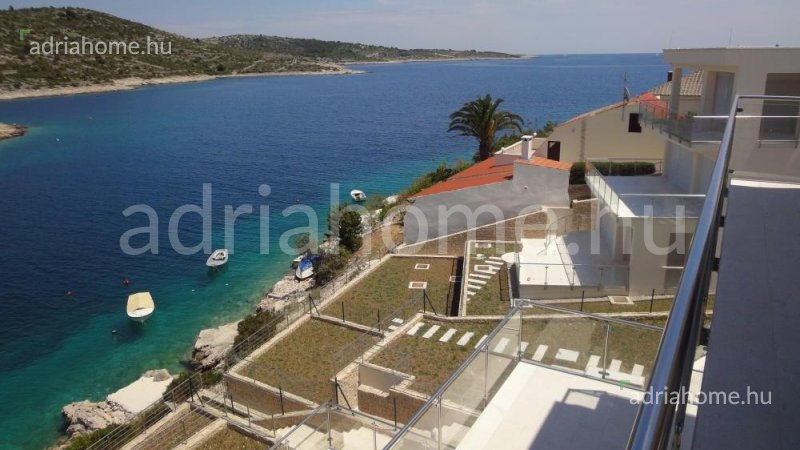 Rogoznica area - New modern villas, first row to the sea
