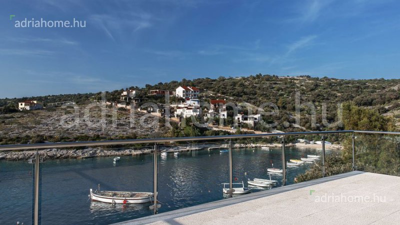 Rogoznica area - New modern villas, first row to the sea