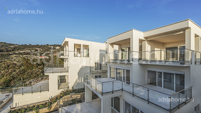Rogoznica area - New modern villas, first row to the sea
