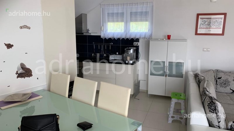 Čiovo – Két, háromhálószobás, 85 nm-es apartman medencével
