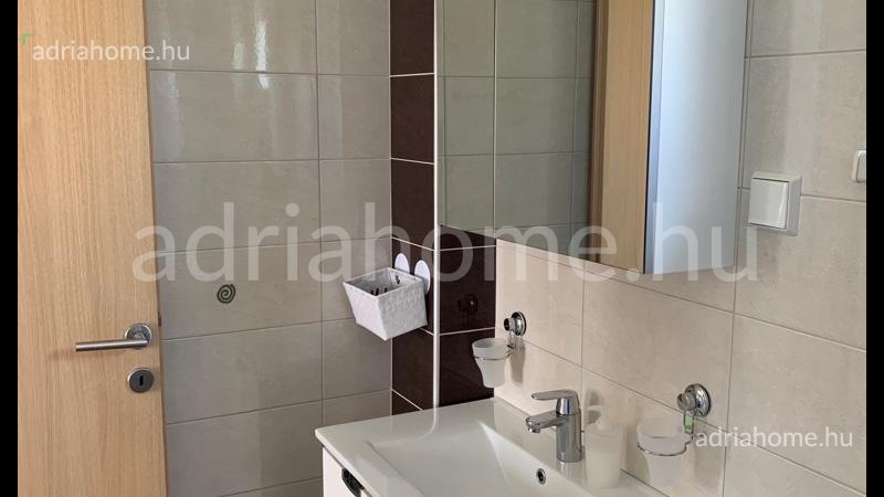 Čiovo – Két, háromhálószobás, 85 nm-es apartman medencével