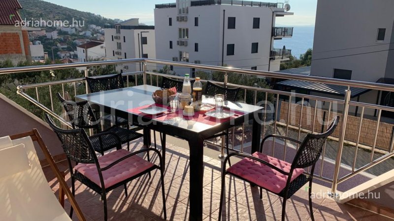 Čiovo – Két, háromhálószobás, 85 nm-es apartman medencével