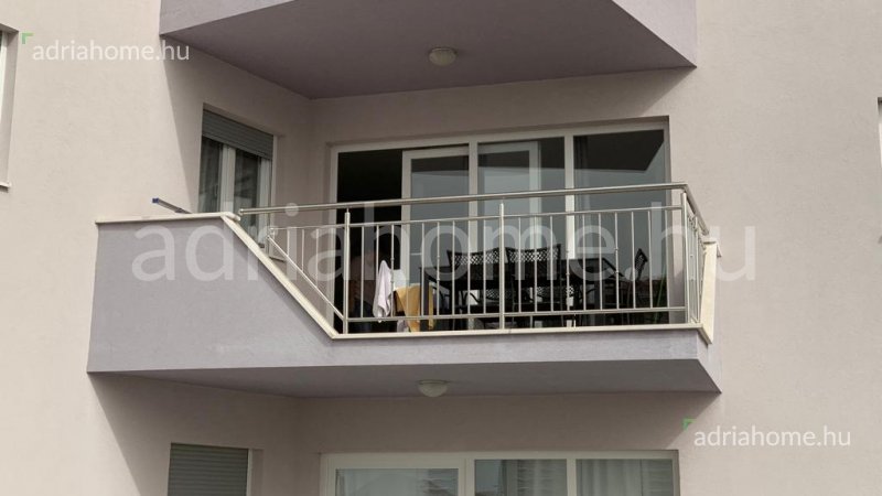 Čiovo – Két, háromhálószobás, 85 nm-es apartman medencével