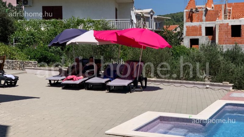 Čiovo – Két, háromhálószobás, 85 nm-es apartman medencével