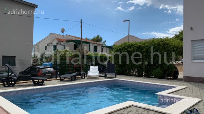Čiovo – Két, háromhálószobás, 85 nm-es apartman medencével