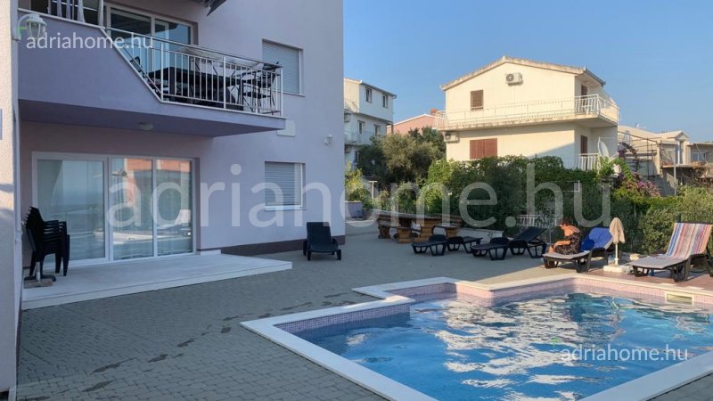 Čiovo – Két, háromhálószobás, 85 nm-es apartman medencével