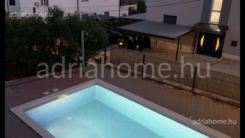 Čiovo – Két, háromhálószobás, 85 nm-es apartman medencével