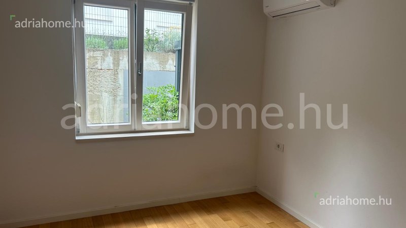 Crikvenica – Newly built, ground floor apartment with a spacious garden