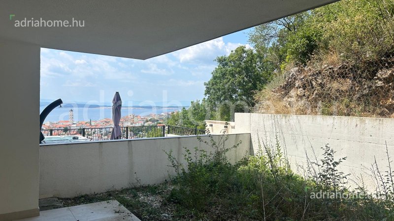 Crikvenica – Newly built, ground floor apartment with a spacious garden