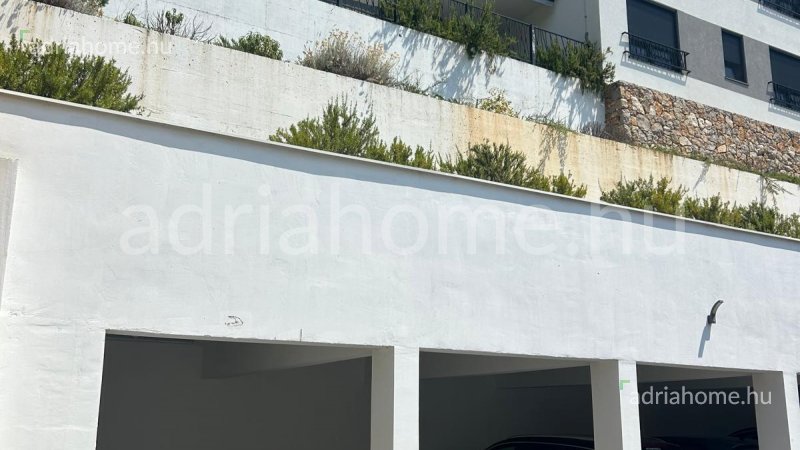 Crikvenica – Newly built, ground floor apartment with a spacious garden