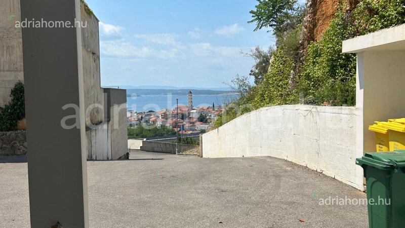 Crikvenica – Newly built, ground floor apartment with a spacious garden