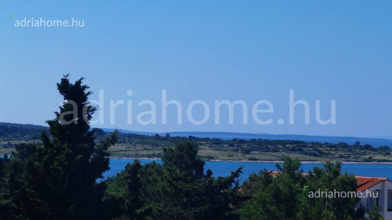 Novalja – Three-room apartment 80 m2 with a large terrace