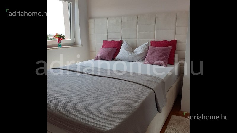 Novalja – Three-room apartment 80 m2 with a large terrace