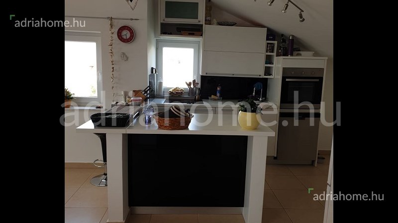 Novalja – Three-room apartment 80 m2 with a large terrace