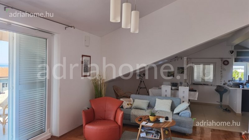 Novalja – Three-room apartment 80 m2 with a large terrace