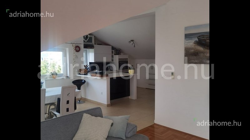Novalja – Three-room apartment 80 m2 with a large terrace