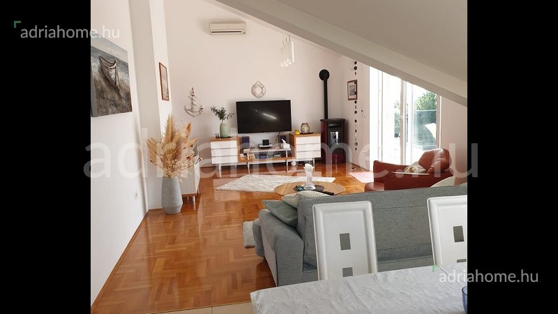 Novalja – Three-room apartment 80 m2 with a large terrace