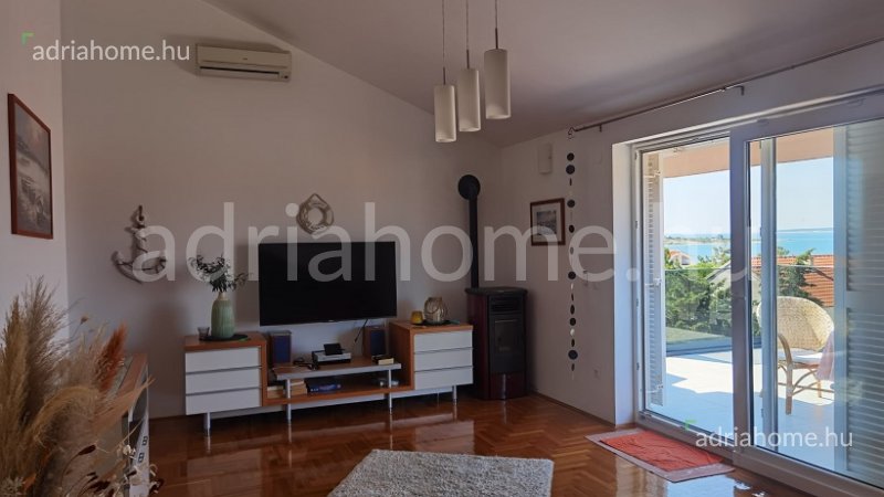 Novalja – Three-room apartment 80 m2 with a large terrace