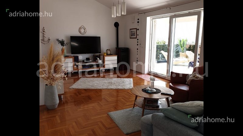 Novalja – Three-room apartment 80 m2 with a large terrace