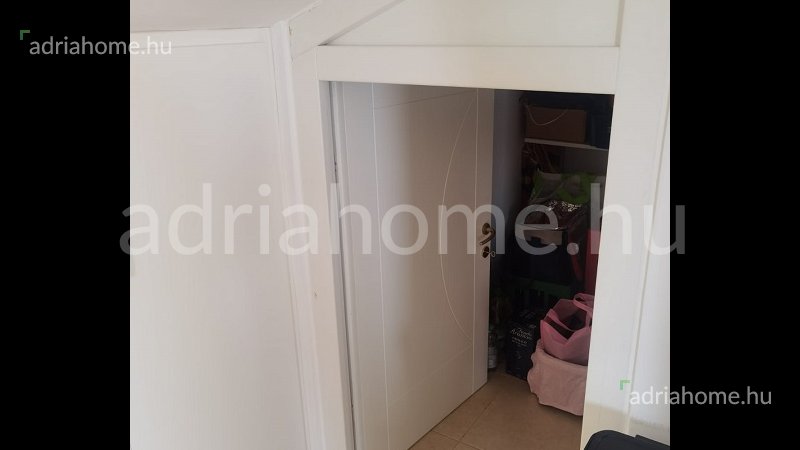 Novalja – Three-room apartment 80 m2 with a large terrace