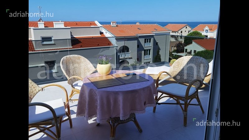 Novalja – Three-room apartment 80 m2 with a large terrace