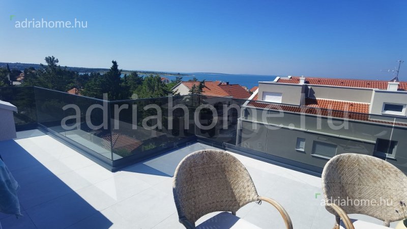 Novalja – Three-room apartment 80 m2 with a large terrace