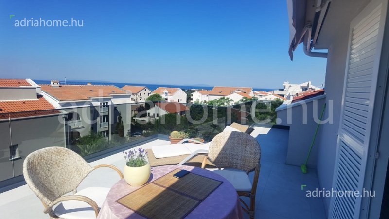 Novalja – Three-room apartment 80 m2 with a large terrace