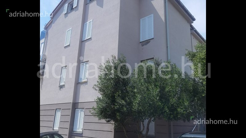 Novalja – Three-room apartment 80 m2 with a large terrace