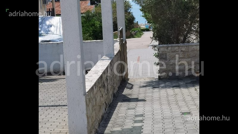Novalja – Three-room apartment 80 m2 with a large terrace