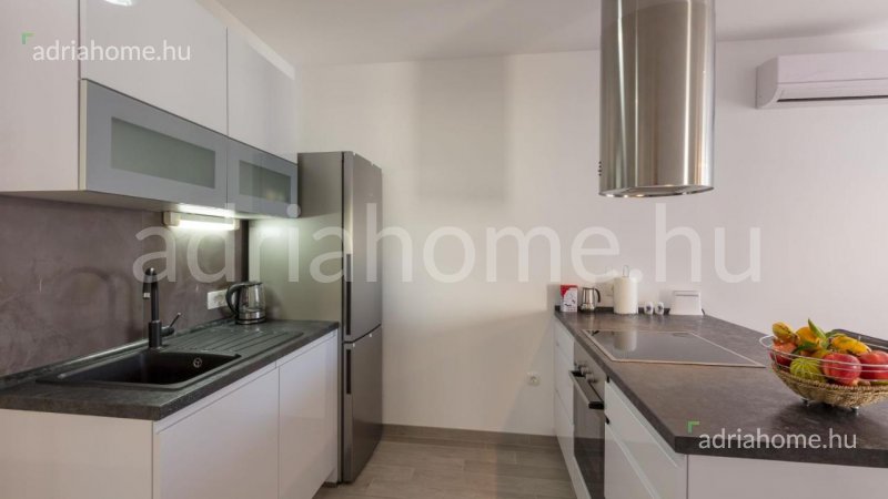  Rogoznica környéke - Apartmanház 5 új lakással 2 sorban 