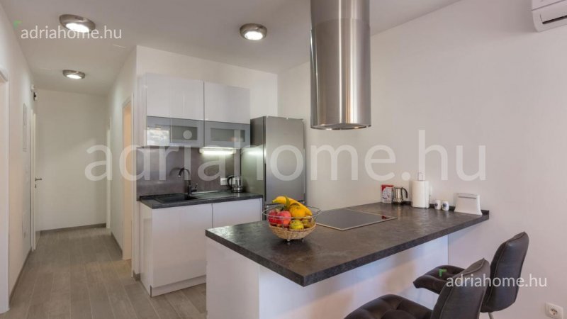  Rogoznica környéke - Apartmanház 5 új lakással 2 sorban 