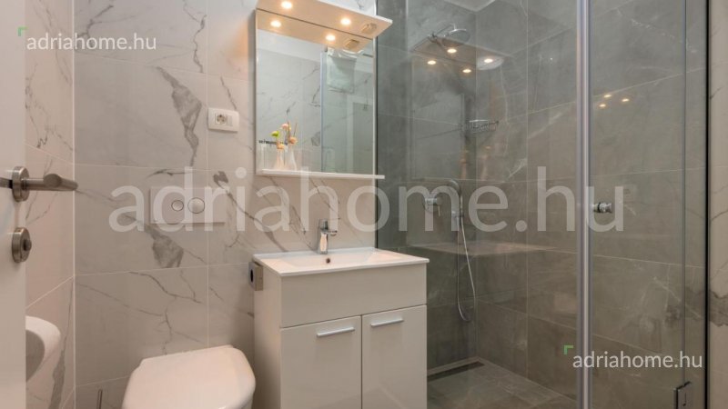  Rogoznica környéke - Apartmanház 5 új lakással 2 sorban 