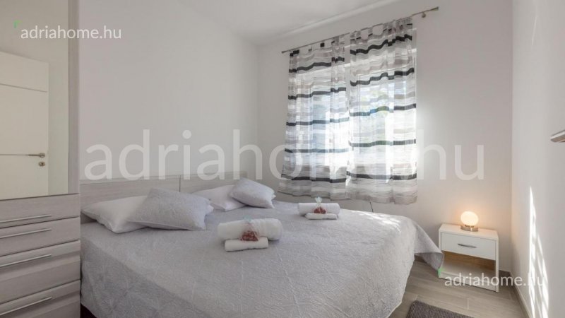  Rogoznica környéke - Apartmanház 5 új lakással 2 sorban 