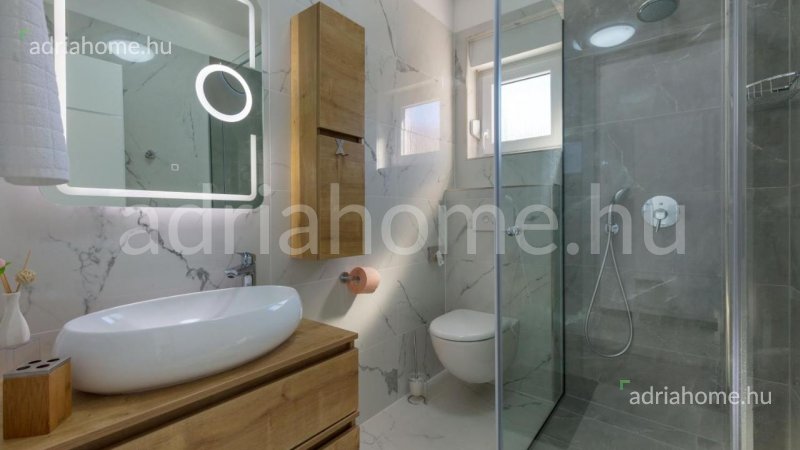  Rogoznica környéke - Apartmanház 5 új lakással 2 sorban 