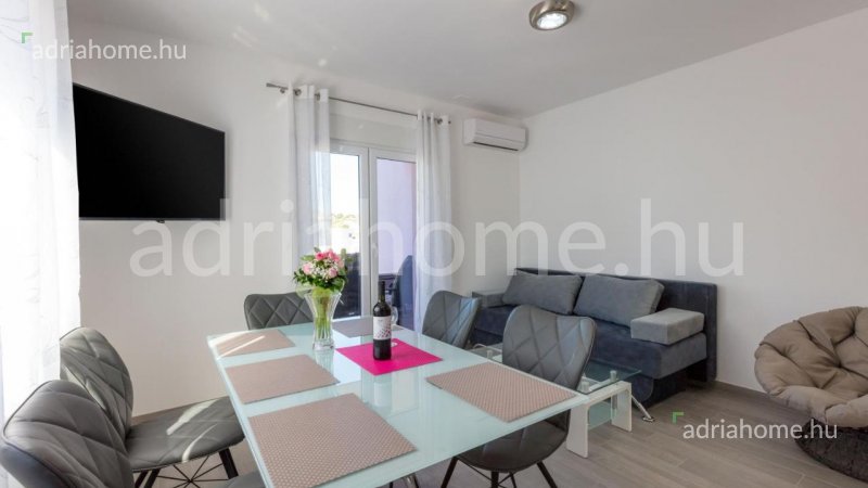 Rogoznica környéke - Apartmanház 5 új lakással 2 sorban 