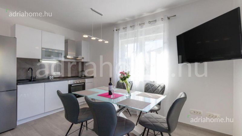  Rogoznica környéke - Apartmanház 5 új lakással 2 sorban 