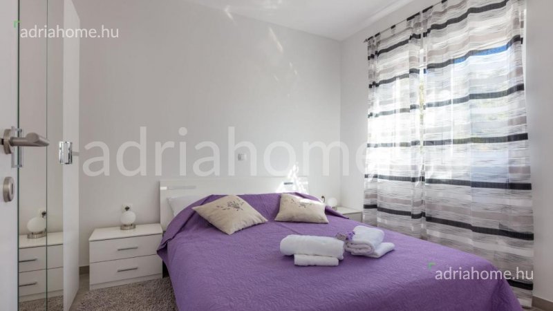  Rogoznica környéke - Apartmanház 5 új lakással 2 sorban 